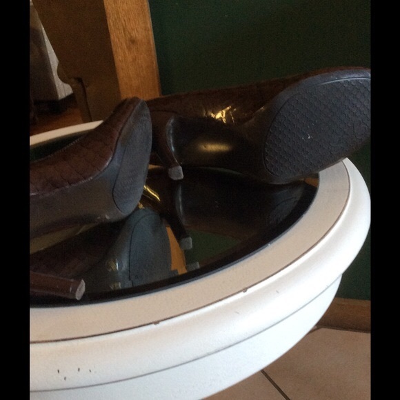 Jessica Simpson Brown Patent Lizard Pumps - Picture 4 of 4